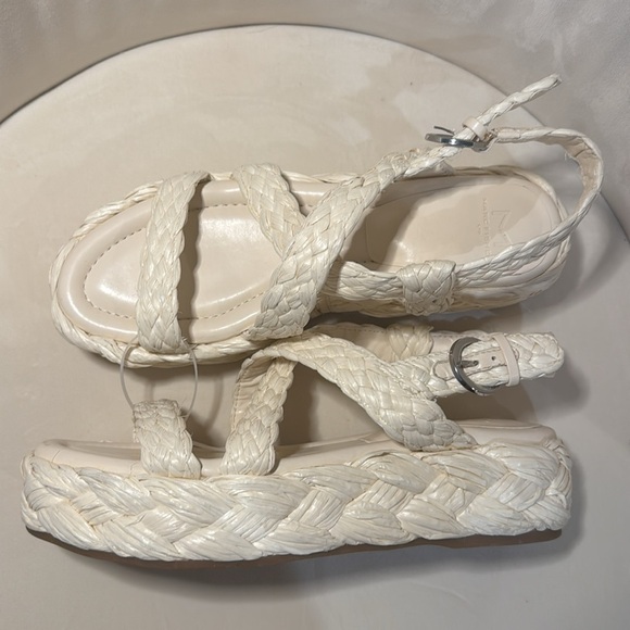 NWOT no box. Marc Fisher Genie Platform Sandals Shoes Women’s Size 9.5. Cream. - Picture 1 of 5